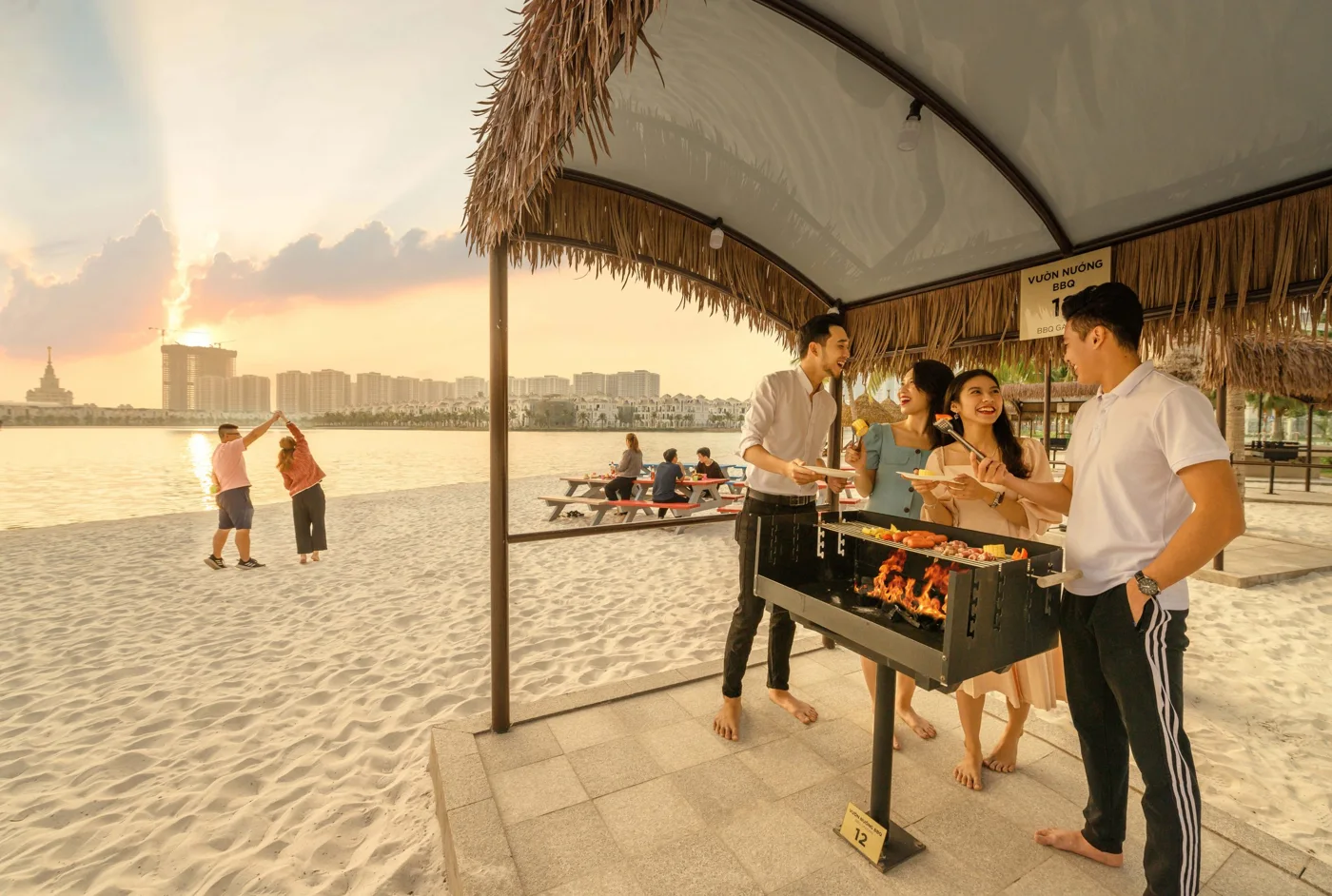 Không gian BBQ ven hồ tại Ocean Park 1